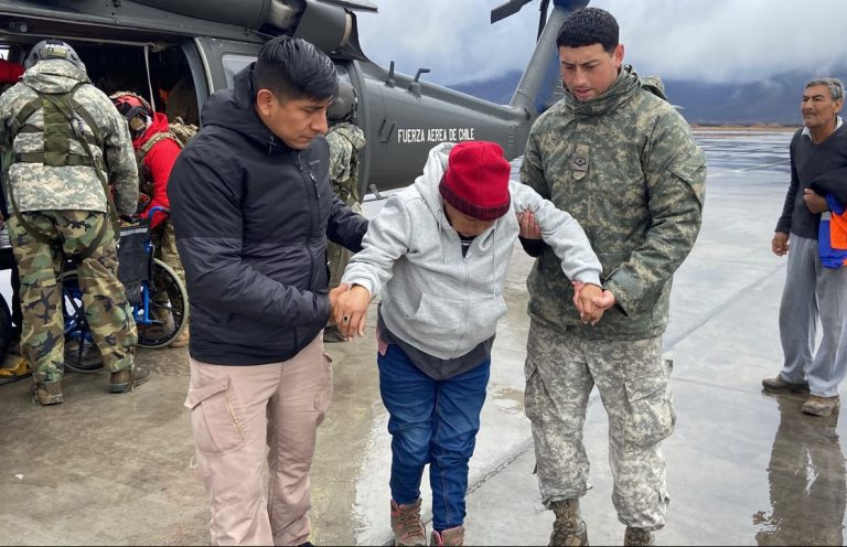 FACH despliega helicópteros para rescatar a personas aisladas por sistema frontal en Coquimbo