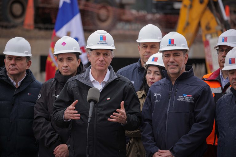 Presidente Kast supervisó obras preventivas en Pudahuel para enfrentar el sistema frontal