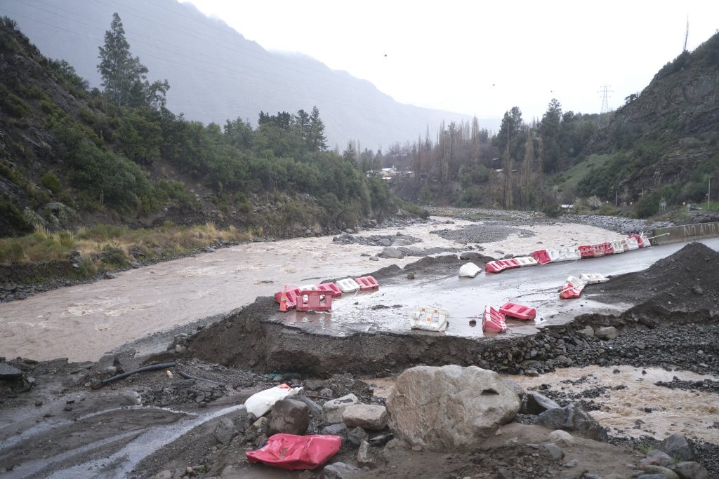 Encuentran con vida a los tres jóvenes desaparecidos en el Cajón del Maipo