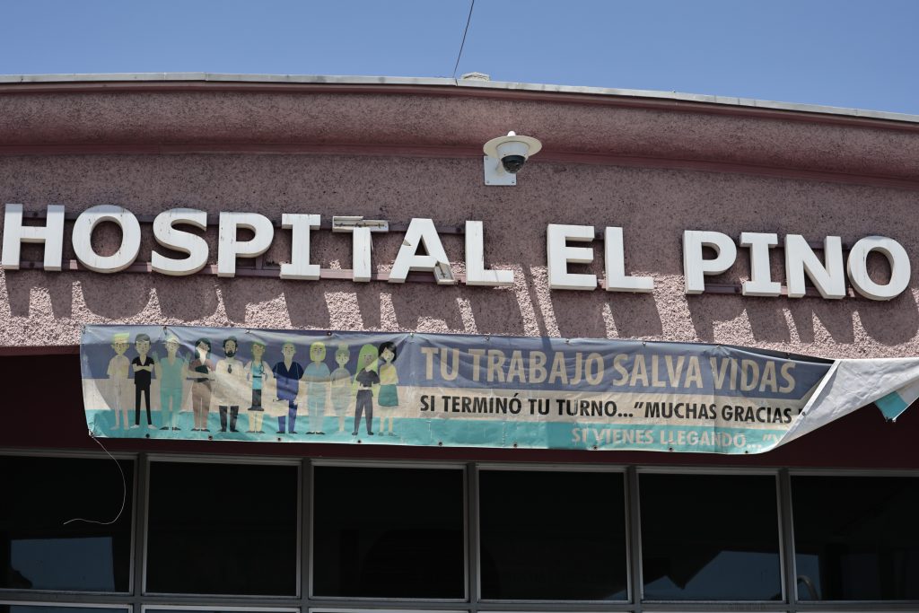 Escolar de 16 años muere tras ser apuñalado en riña al interior de liceo en San Bernardo