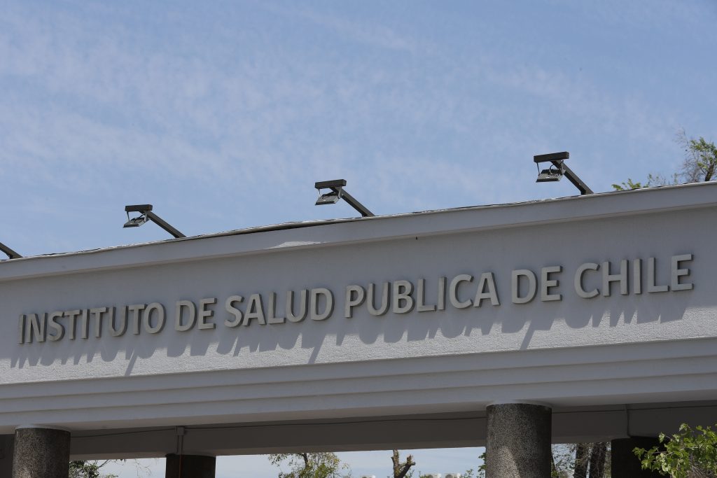 ISP alerta por peligrosa práctica viral: mezclar alcohol con antigripales puede causar grave daño