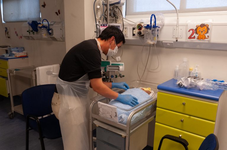 Influenza A continúa como el virus predominante en Chile: mayores y niños siguen con baja vacunación