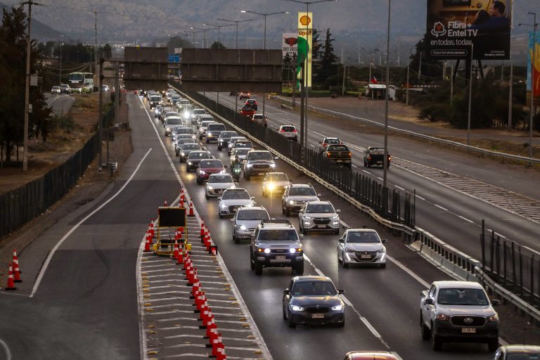 Congestión en Ruta 5 al norte: accidente de motorista obliga a restringir una pista
