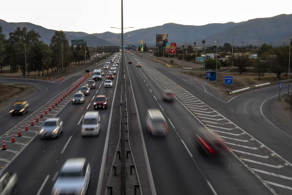 Atención conductores: accidente provoca restricción de pista en Ruta 5 al norte