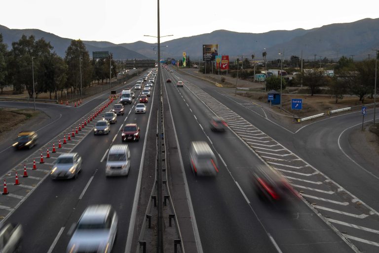 Atención conductores: accidente provoca restricción de pista en Ruta 5 al norte