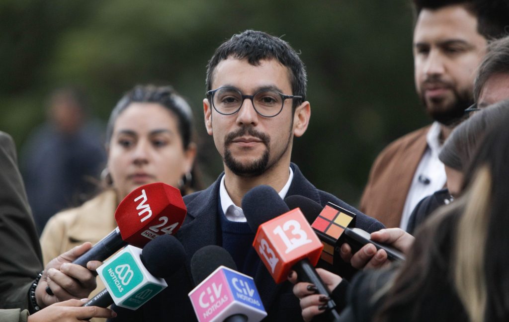 Orrego condena amenazas de muerte contra alcalde de Peñalolén: “La democracia no puede ceder”