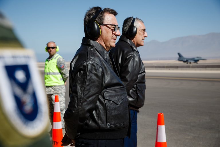 Ministro de Defensa supervisa entrenamiento aéreo internacional de la FACh en Antofagasta