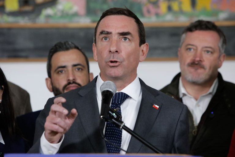 Alcaldes entregan al Gobierno propuesta con cambios a la Ley de Responsabilidad Penal Adolescente