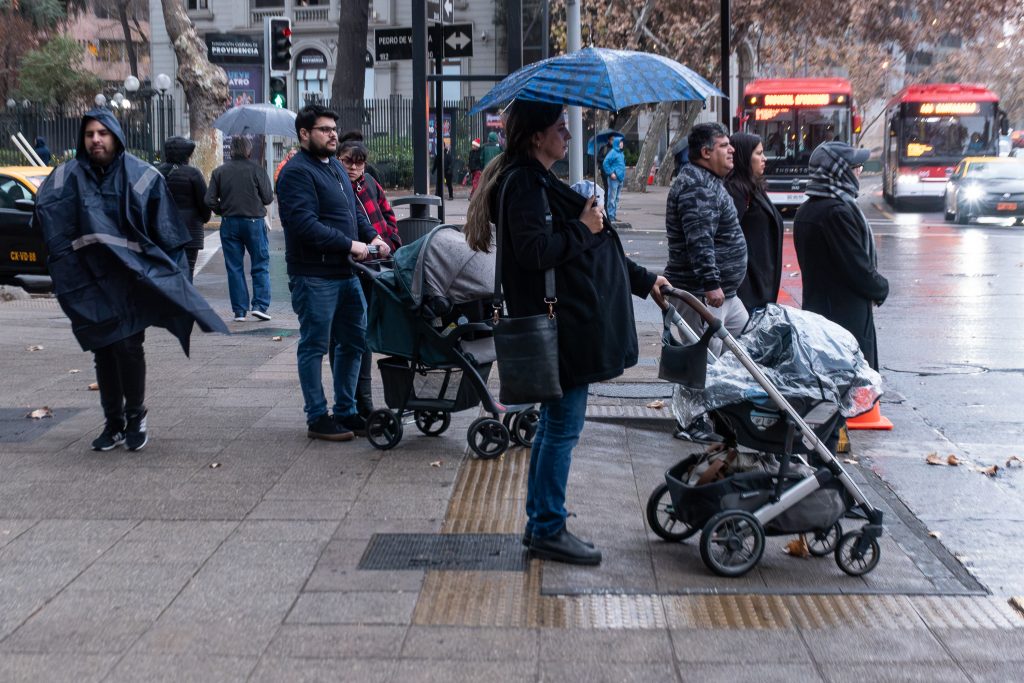 Gobierno mantiene emergencia preventiva en 10 regiones y refuerza despliegue por sistema frontal