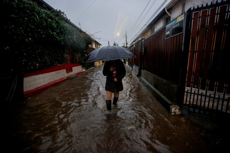 Senapred entrega balance del sistema frontal: cuatro fallecidos y más de 5.000 viviendas dañadas