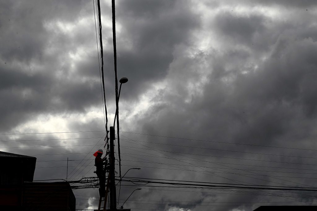 Más de 102 mil clientes siguen sin luz: Coquimbo y Valparaíso concentran la mayor cantidad de afectados