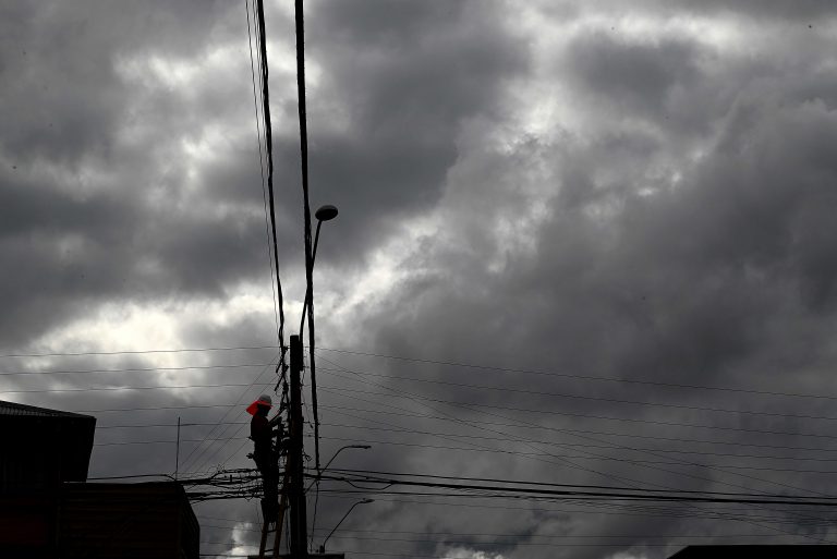 Más de 102 mil clientes siguen sin luz: Coquimbo y Valparaíso concentran la mayor cantidad de afectados