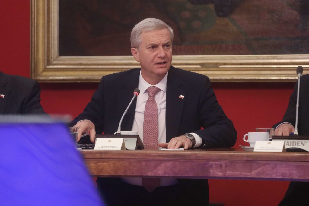 “La emergencia no se ha terminado”: Presidente Kast refuerza coordinación por sistema frontal