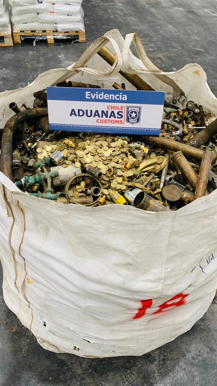 Contrabando de monedas: Aduanas descubre más de un millón de monedas de $10 ocultas en cargamento de chatarra con destino a China