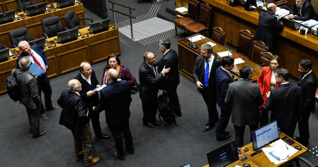 Gobierno retira urgencia y Senado aplaza votación del informe de Comisión Mixta por megarreforma