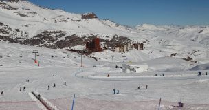 Rescatan a turista estadounidense que quedó atrapado mientras esquiaba en Valle Nevado