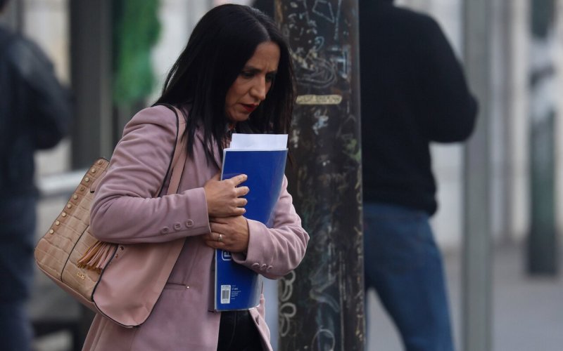 Desempleo golpea con más fuerza a jóvenes y mujeres: expertos apuntan a factores estructurales
