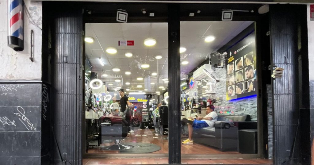 Presentan proyecto para exigir antecedentes situación migratoria a trabajadores de barberías y peluquerías