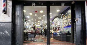 Presentan proyecto para exigir antecedentes situación migratoria a trabajadores de barberías y peluquerías