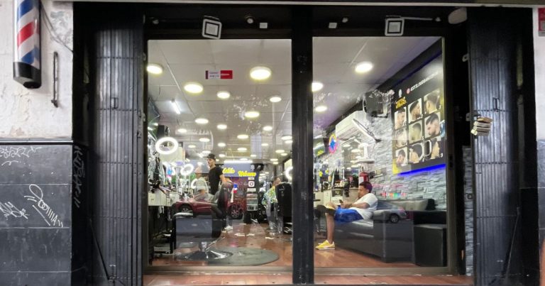 Presentan proyecto para exigir antecedentes situación migratoria a trabajadores de barberías y peluquerías