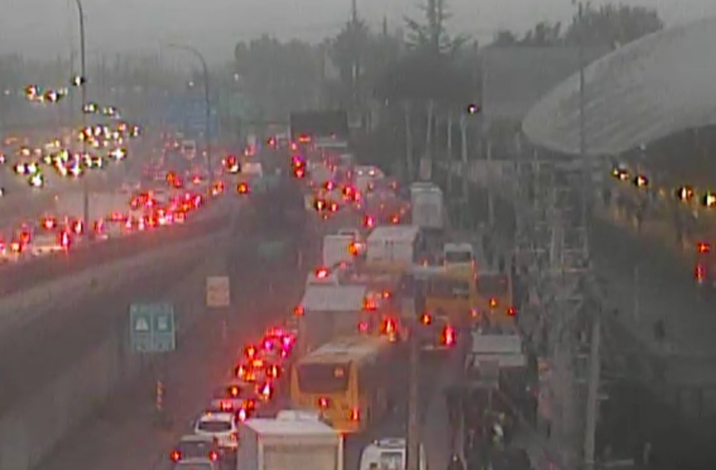 Grave choque provoca enorme congestión en Vespucio Norte y Ruta 5 Norte