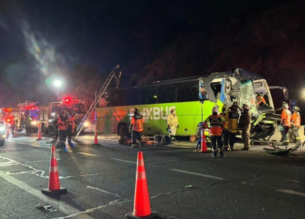 Choque entre bus interurbano y camión en la Ruta 68 deja más de 20 heridos
