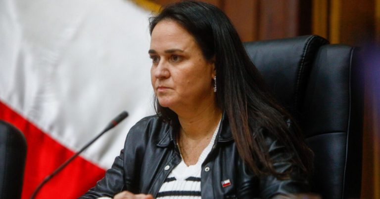 Alcaldesa Carol Bown por acusaciones constitucionales: 