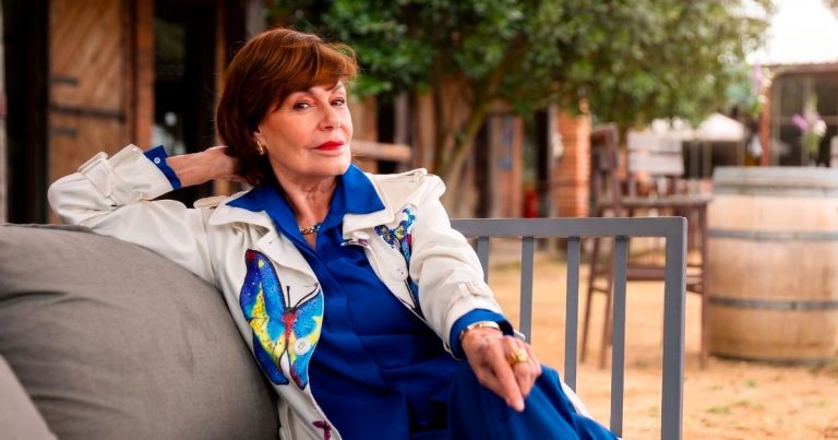Coca Guazzini vuelve a Canal 13 con inesperado desafío: “Faltaban las teleseries verticales en mi carrera”