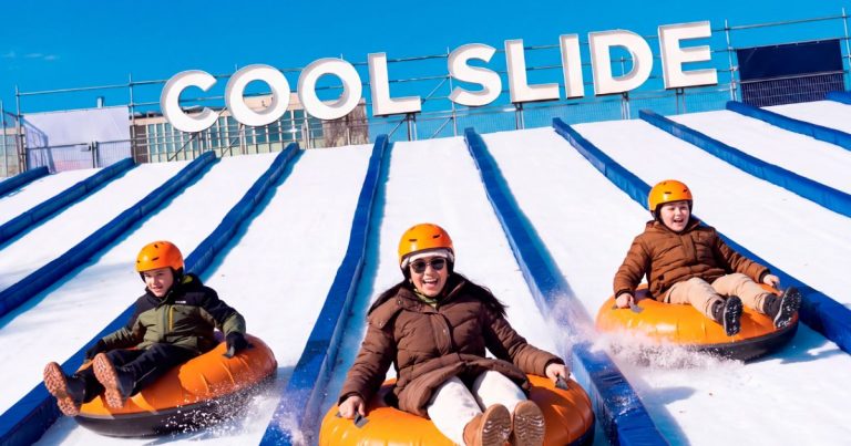 Extienden experiencia invernal: CoolSlide y La Gran Rueda continuarán en Las Condes hasta el 9 de agosto
