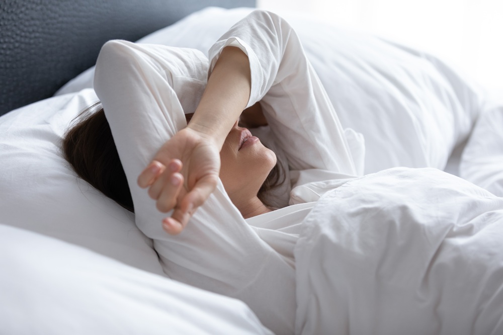 ¿Por qué las mujeres sufren más migrañas? Experta explica la relación con las hormonas