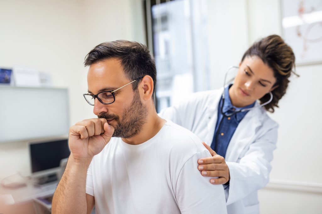 Peak de virus respiratorios en Chile: consultas de urgencia llegan al 37,4% e Influenza A lidera contagios