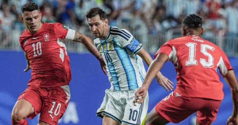 Lionel Messi protagoniza tenso cruce con árbitro en triunfo de Argentina: 
