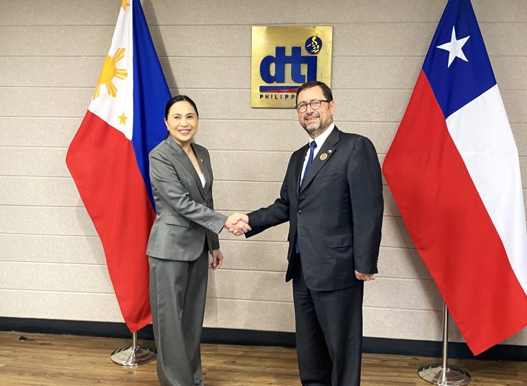 Canciller anuncia acuerdo comercial entre Chile y Filipinas que fortalecerá la inserción del país en el Sudeste Asiático