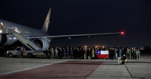 Regresan a Chile los 45 rescatistas de Bomberos que participaron el labores tras terremotos en Venezuela