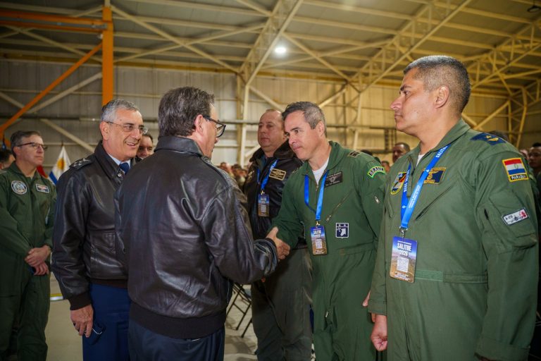 Ministro de Defensa supervisa entrenamiento aéreo internacional de la FACh en Antofagasta
