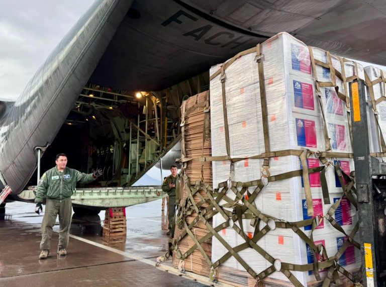 FF.AA. trasladan 18,5 toneladas de ayuda a Atacama y Coquimbo por emergencia climática