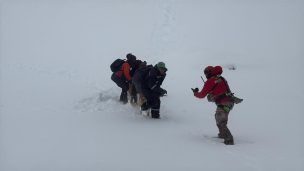 FACH rescata a tres personas que estuvieron aisladas siete días en la cordillera de Copiapó