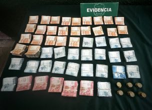 Detienen a hombre en El Bosque: incautan armas, cigarrillos extranjeros y más de $10 millones