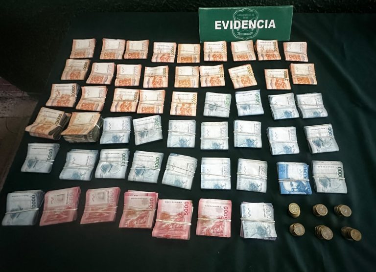 Detienen a hombre en El Bosque: incautan armas, cigarrillos extranjeros y más de $10 millones