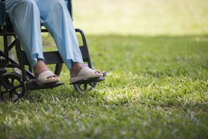 Villa Alemana: mujer con distrofia muscular sufrió el robo de su silla de ruedas eléctrica