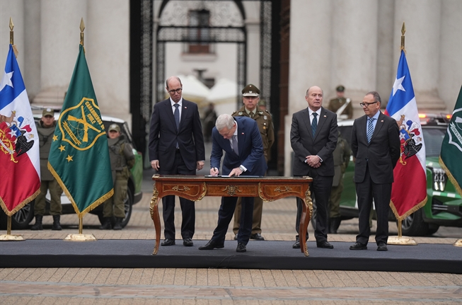 Gobierno presenta indicaciones para fortalecer la carrera y las capacidades operativas de Carabineros