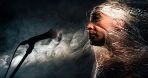 Teatro ICTUS estrena “PA$$$TA(YO)BA$$$E!!!!”, un intenso monólogo inspirado en una experiencia real