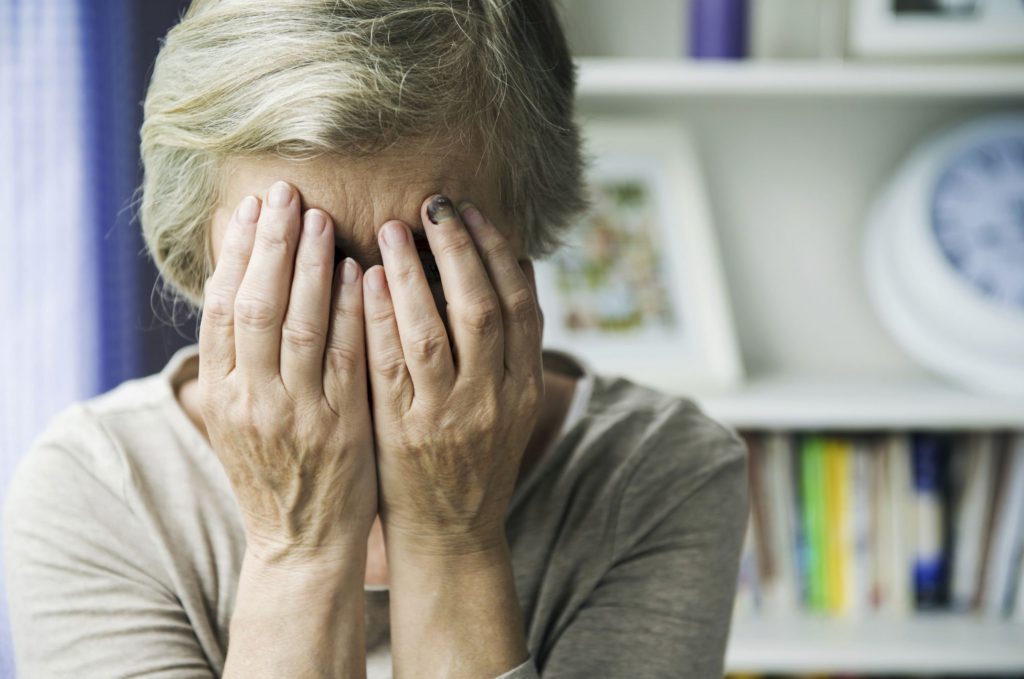 Especialista advierte sobre el aumento del maltrato y la discriminación hacia adultos mayores en Chile