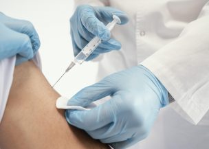 Expertos reiteran llamado a vacunarse contra la influenza por alta circulación del virus