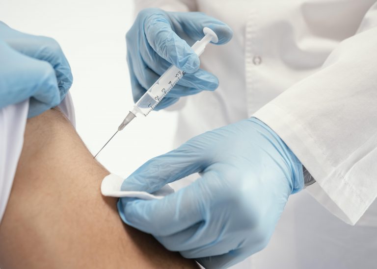 Expertos reiteran llamado a vacunarse contra la influenza por alta circulación del virus