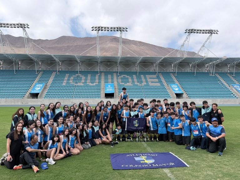 VIDEO | El inesperado gesto de un piloto con estudiantes campeones emocionó a todo un avión