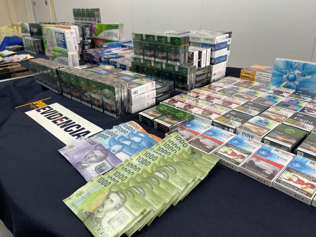 PDI detiene a cuatro personas por venta ilegal de cigarrillos en pleno centro de Arica