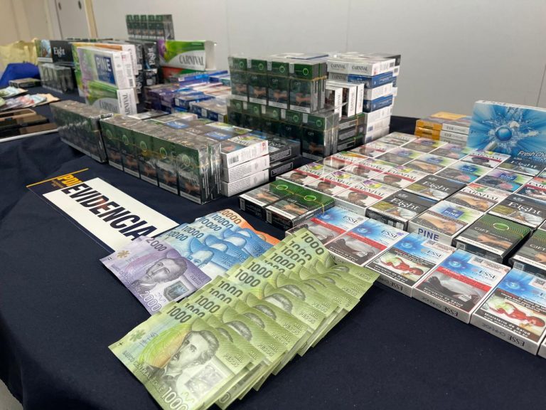 PDI detiene a cuatro personas por venta ilegal de cigarrillos en pleno centro de Arica