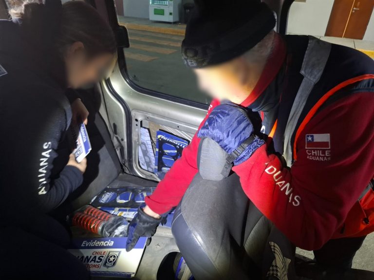 Aduanas detecta más de 140 repuestos ocultos en la estructura de un vehículo en Pino Hachado