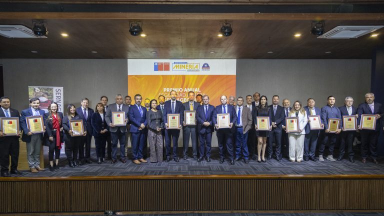 Sernageomin premia buenas prácticas en seguridad minera y reconoce histórico cierre de Minera Invierno
